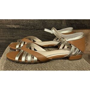 Pour la Victoire Farida Flat Sandals‎ 8.5 Closed Toe